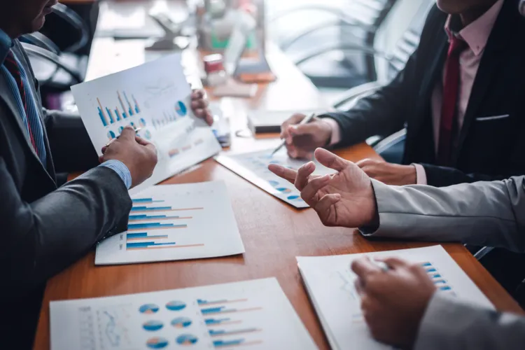 B2B Competitive Benchmarking